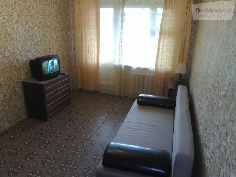 Эльтонская улица, 38