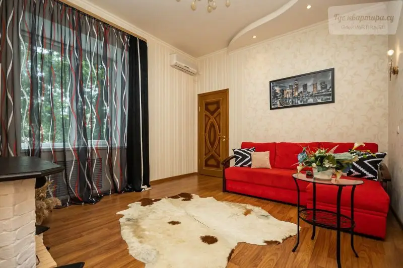 Театральная площадь, 