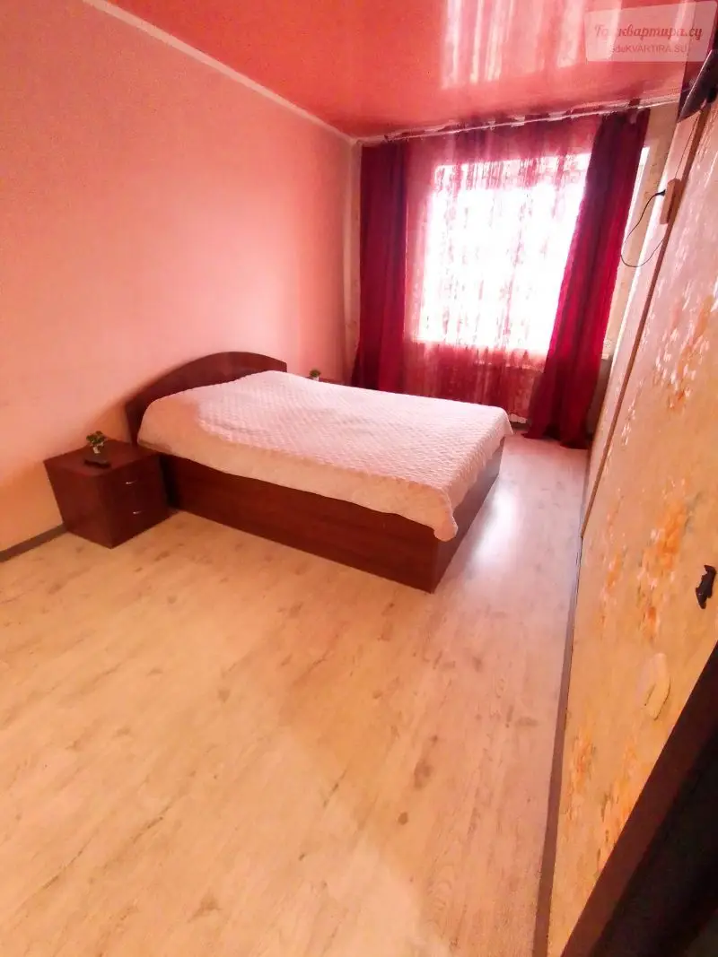 проспект Комарова, 16