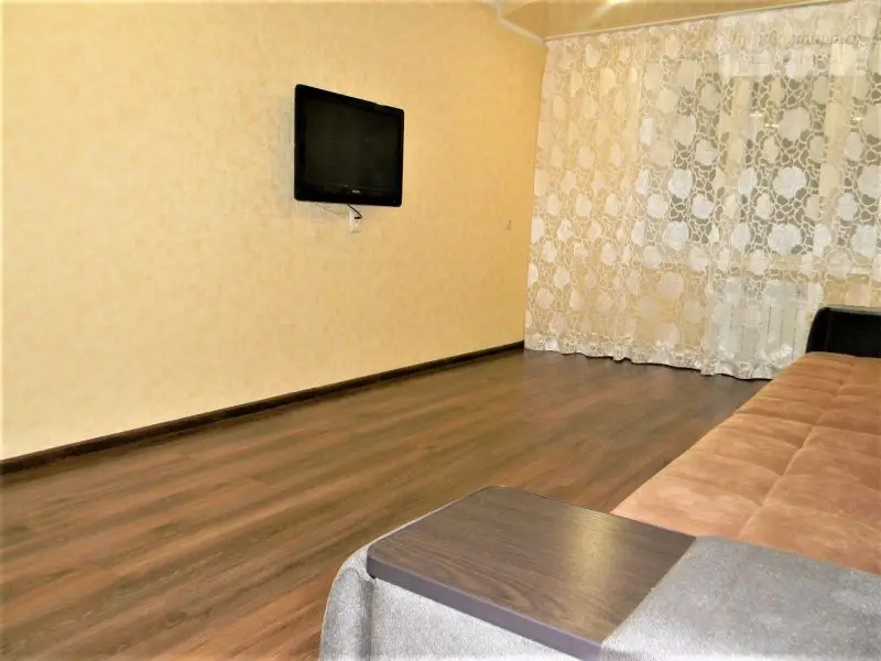 улица Парижской Коммуны, 19