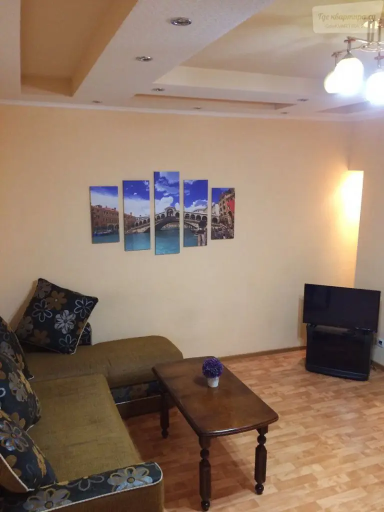 улица Иосифа Каролинского, 8