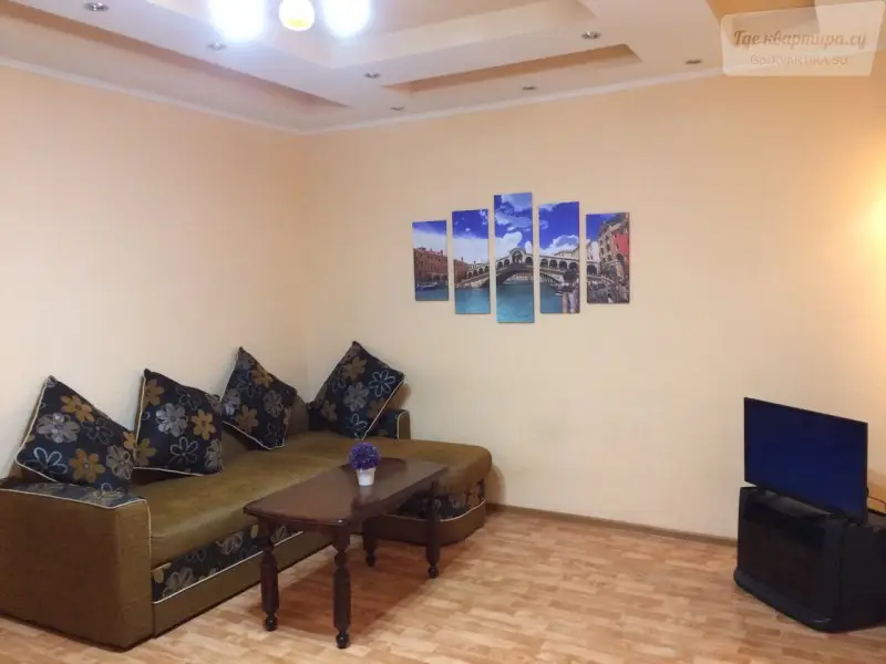 улица Иосифа Каролинского, 8